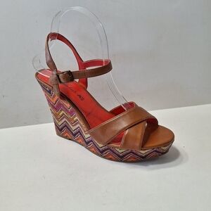 American Eagle Outfitters Tan Bohemian Hippie 70's Chevron Print Platforms Sz. 8